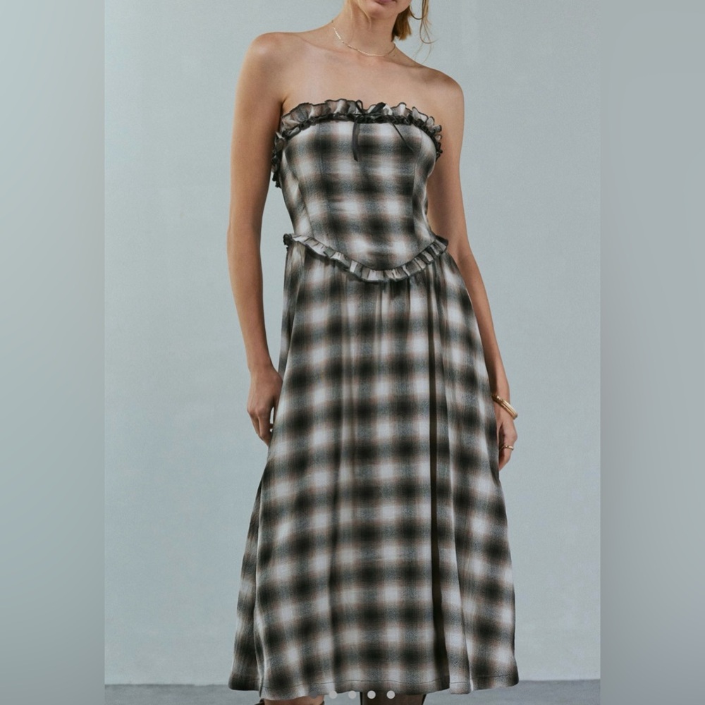 Kimchi Blue Plaid Strapless Midi Dress